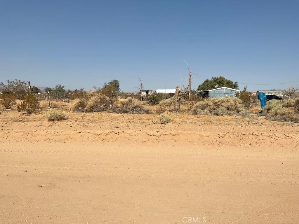 Beautiful corner lot with plenty of possibilities Located in the center of Newberry Springs which is close to HWY 40 to Arizona and HWY 15 to Nevada
the view is beautiful and peaceful bring all your toys.