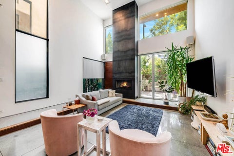 Photo of 417 Venice Way, Los Angeles, CA 90291 (MLS # 26865145)