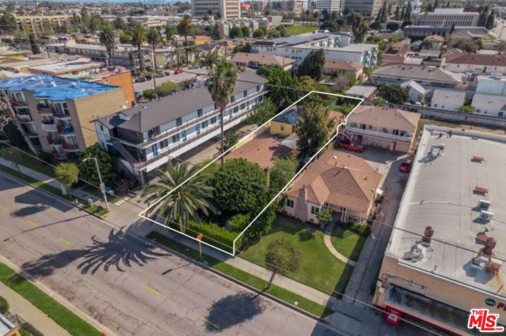 112 S Eucalyptus Avenue