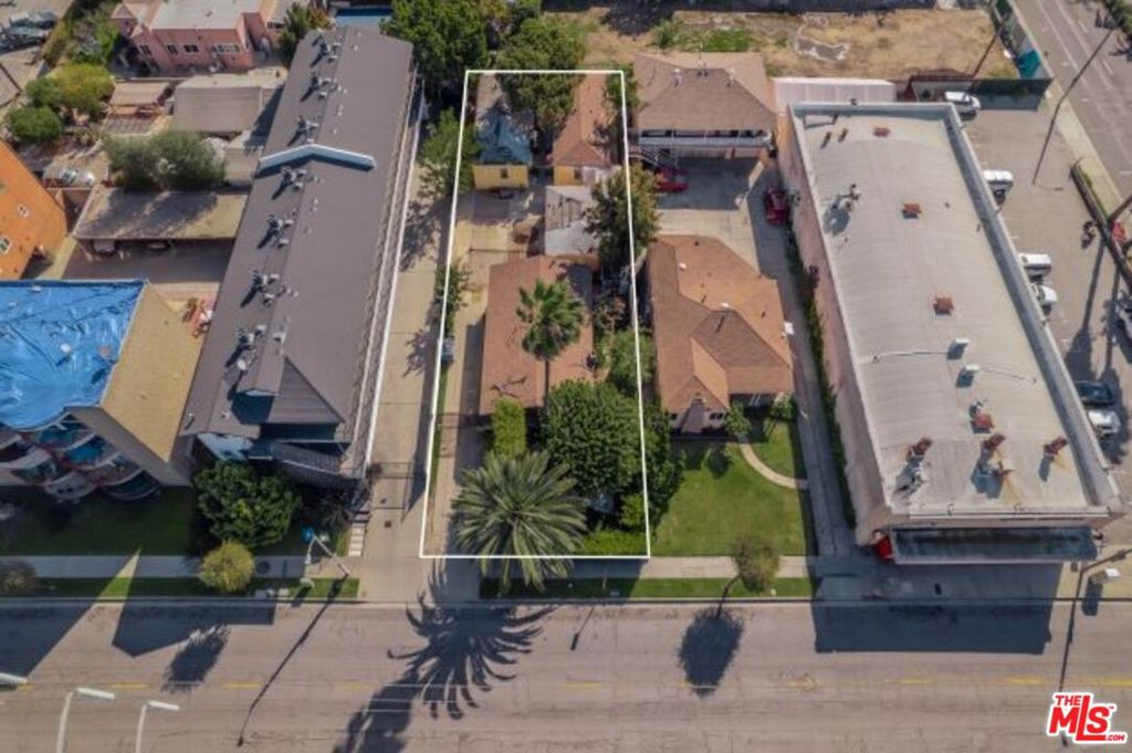 112 S Eucalyptus Avenue