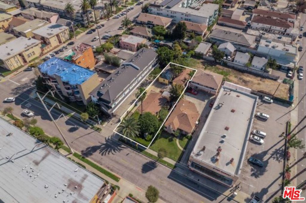 112 S Eucalyptus Avenue