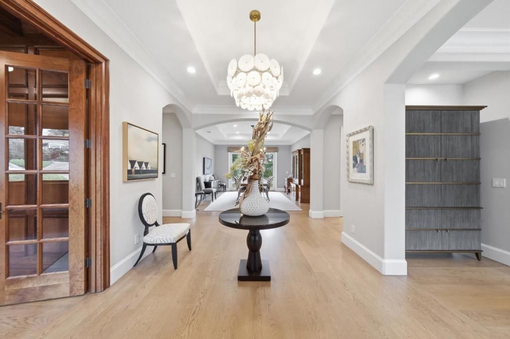 Photo of 530 Barbara Way, Hillsborough, CA 94010 (MLS # ML82032401)