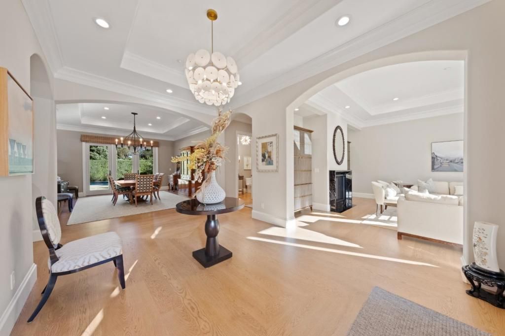 Photo of 530 Barbara Way, Hillsborough, CA 94010 (MLS # ML82032401)