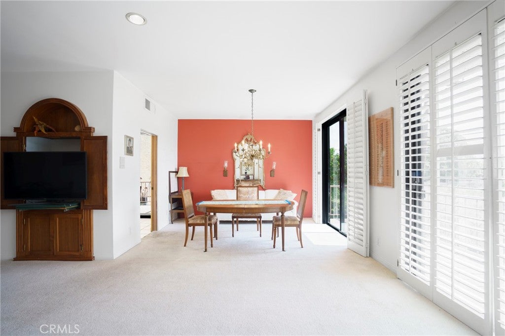 4454 Ventura Canyon 105