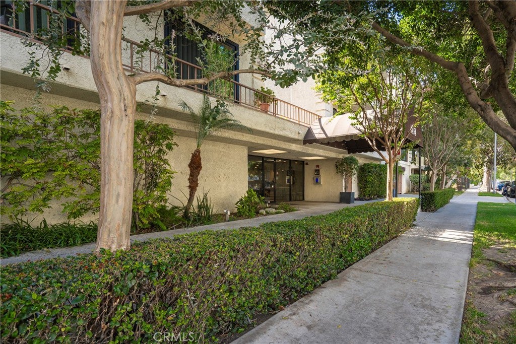 4454 Ventura Canyon 105
