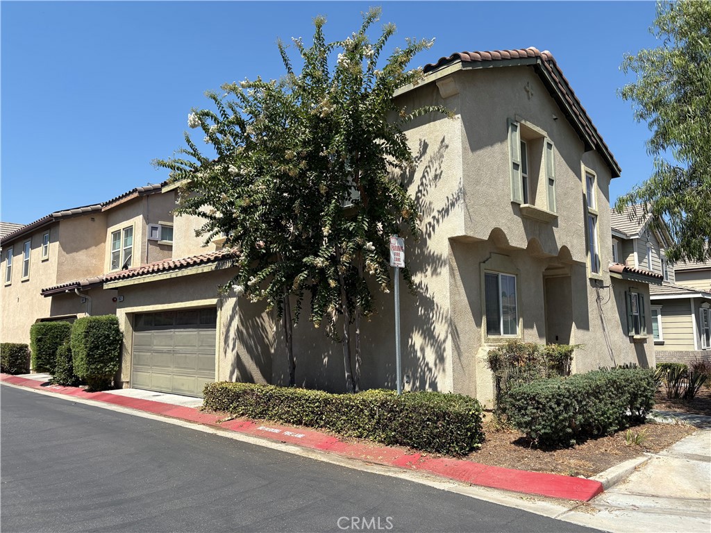 Located in the gated La Rivera community !! All bedrooms upstairs with separate laundry room. Huge park with picnic area, children's play ground just across the street. plenty of guest parking, Community pool for the hot summer !!