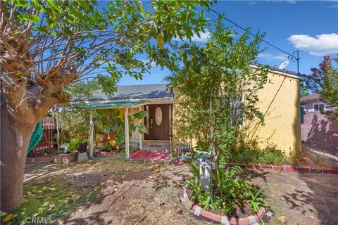 Photo of 5245 Strohm Avenue, North Hollywood, CA 91601 (MLS # SR25183261) Photo of 5245 Strohm Avenue, North Hollywood, CA 91601 (MLS # SR25183261)