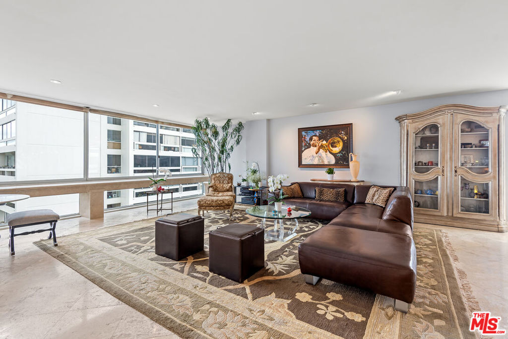 2222 Avenue Of The Stars 2503