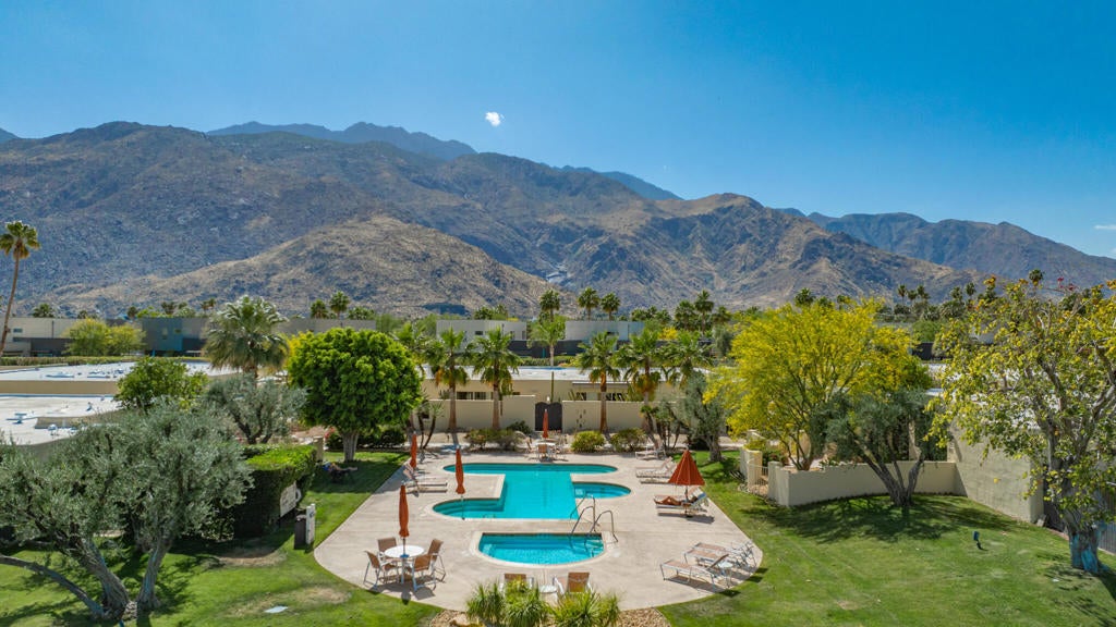 487 N Hermosa Drive