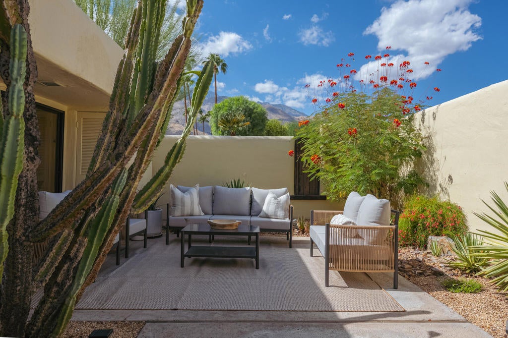 487 N Hermosa Drive