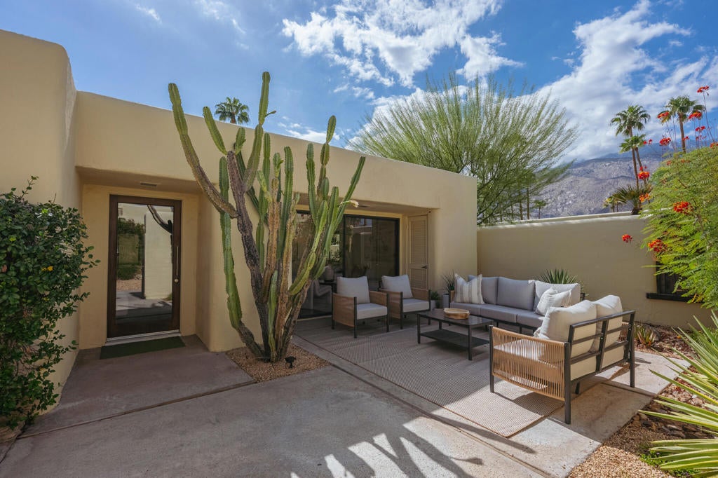 487 N Hermosa Drive