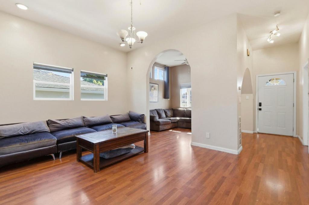 1218 S Almaden Avenue