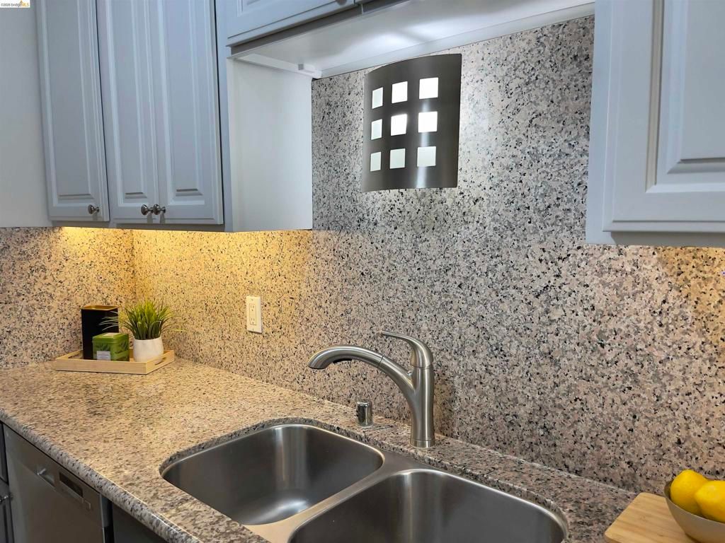 Photo of 3750 3750 Harrison St #103, Oakland, CA 94611 (MLS # 41124665)