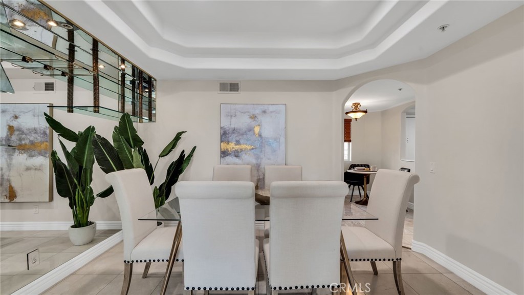 7218 Hillside Avenue 202