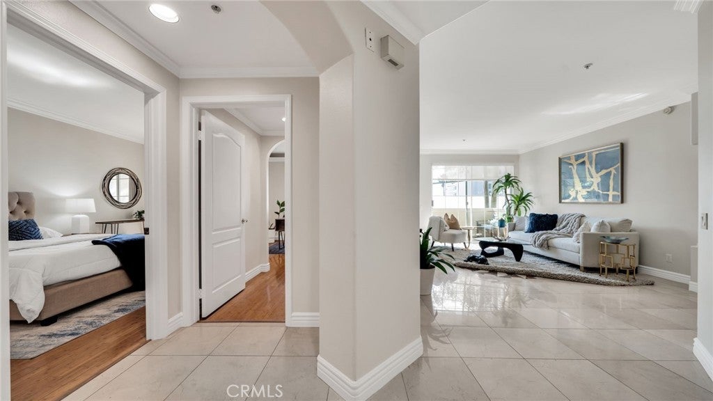 7218 Hillside Avenue 202, Los Angeles CA 90046