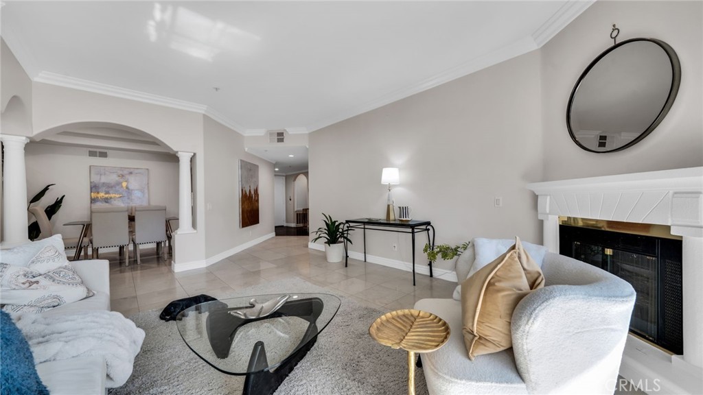 7218 Hillside Avenue 202