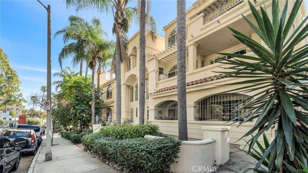 7218 Hillside Avenue 202