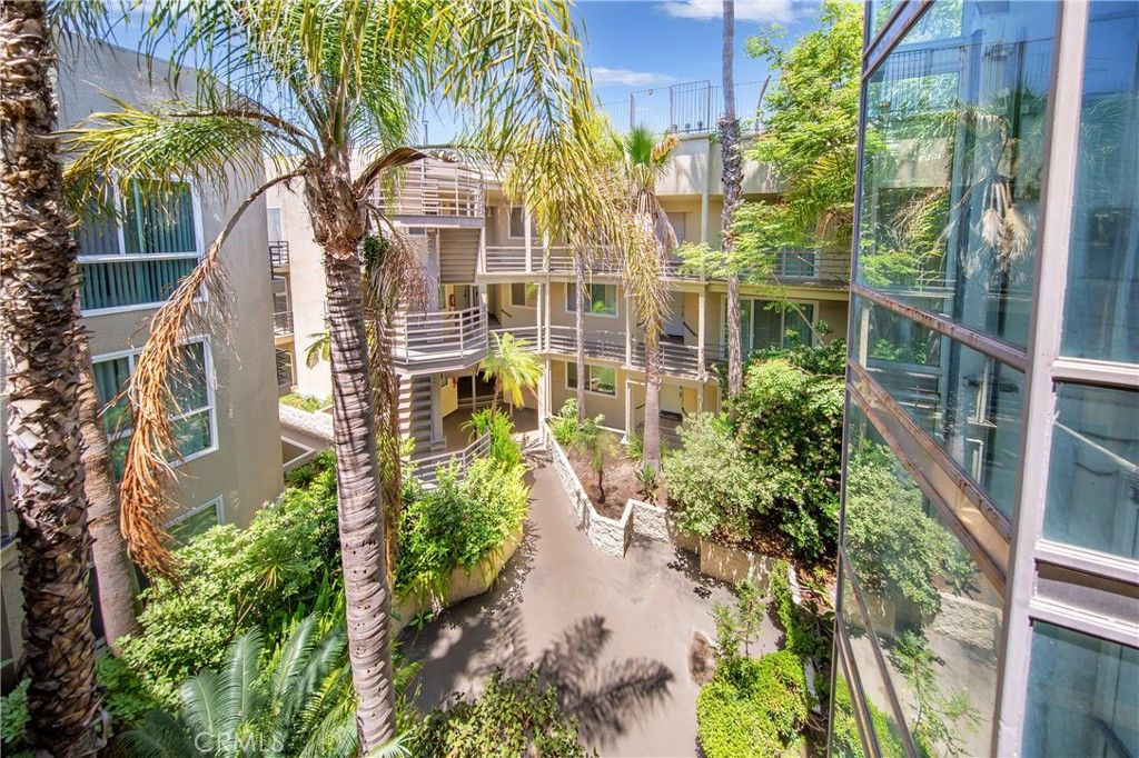 Photo of 11949 Goshen Ave #308, Los Angeles, CA 90049 (MLS # IG26048256)