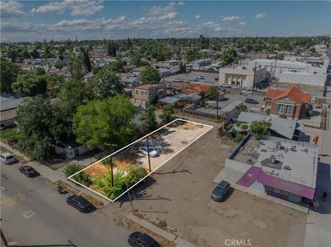 Photo of 106 Woodrow Avenue, Bakersfield, CA 93308 (MLS # PW26091412)