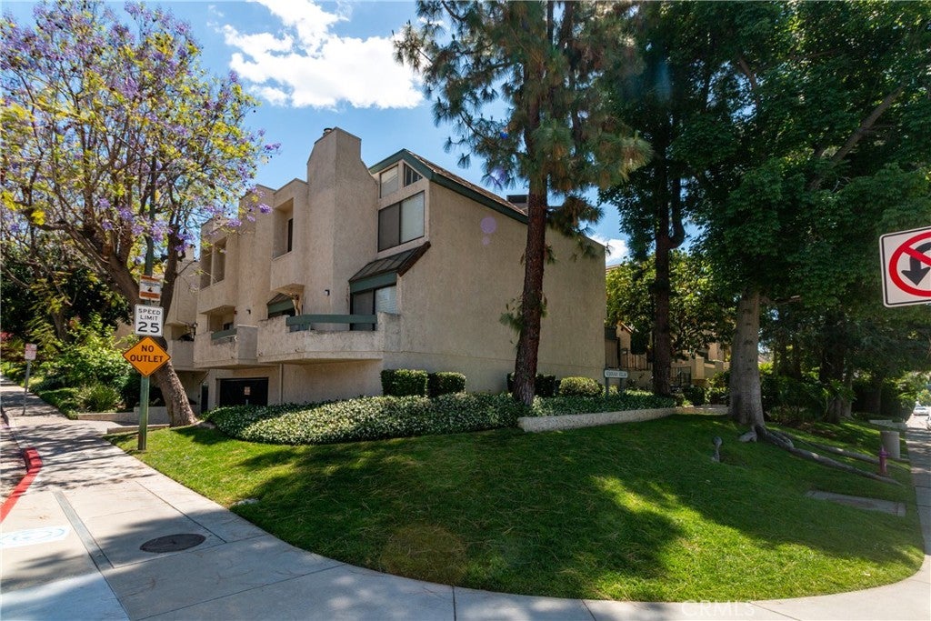 1734 N Verdugo Rd 23, Glendale CA 91208