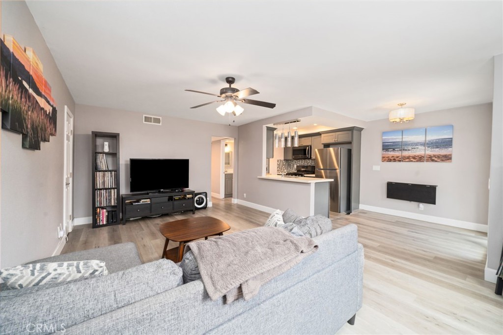 609 S. Newhope St Unit B