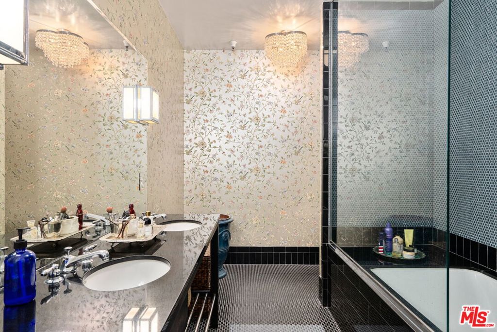 Broadway Lofts - Residential Lease