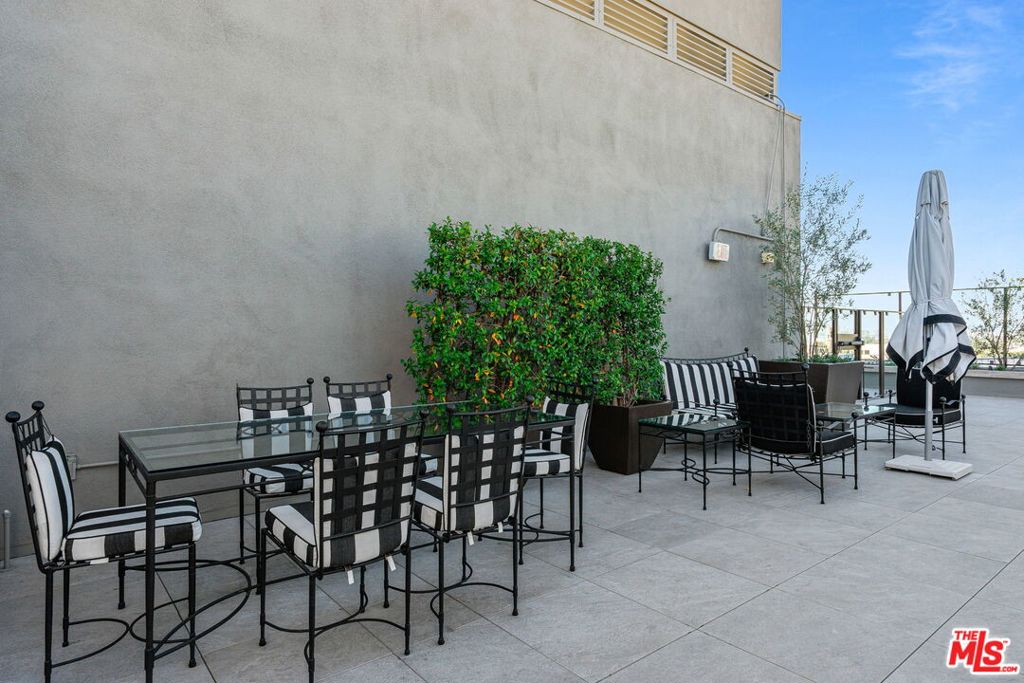 Broadway Lofts - Residential Lease