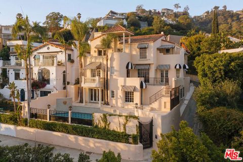 Photo of 8233 Roxbury Road, Los Angeles, CA 90069 (MLS # 26859721)