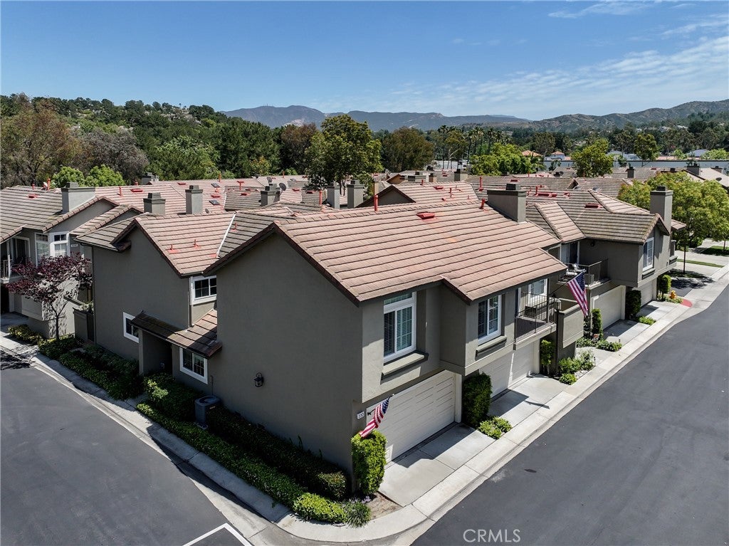 512 S Hollydale