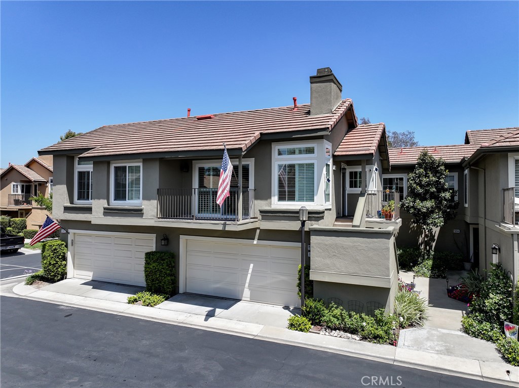 512 S Hollydale