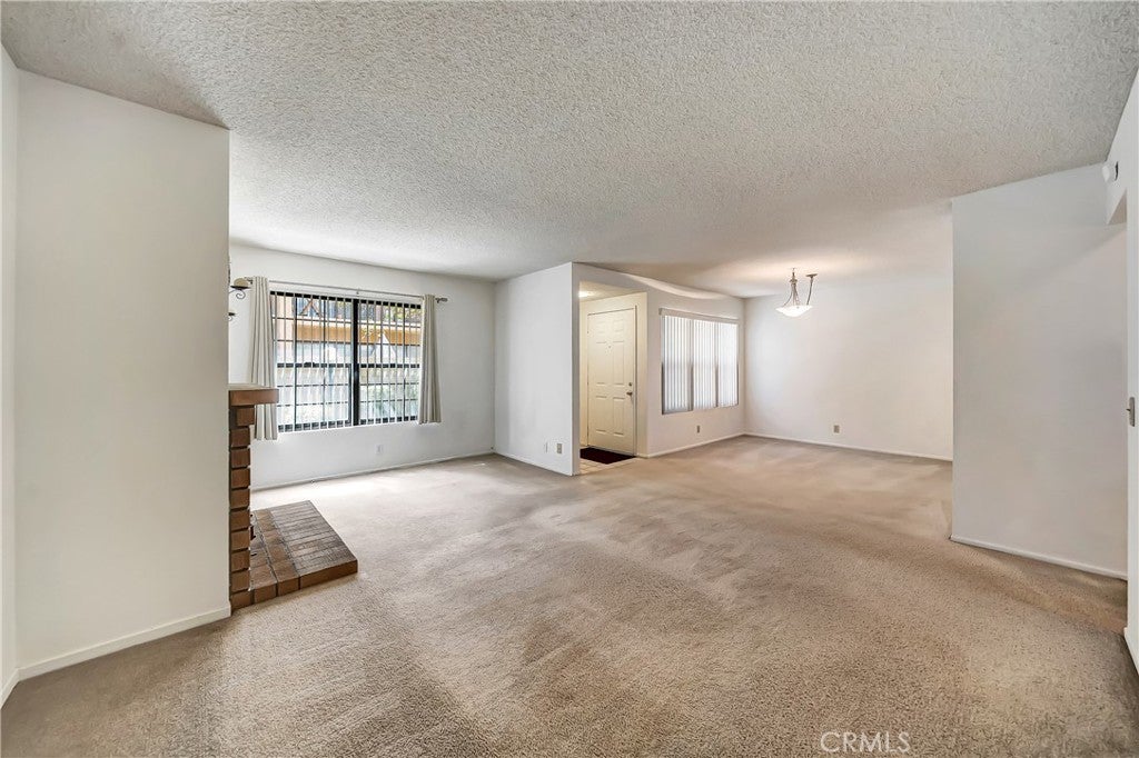 1543 W Avenue L 1