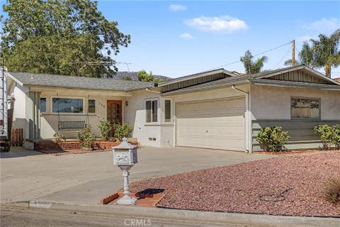 Photo of 138 Ave N Vecino Avenue, Glendora, CA 91741 (MLS # CV26183549)