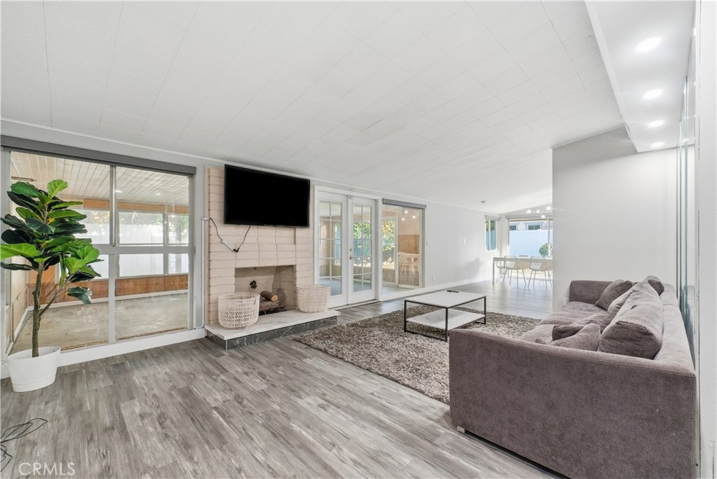 1814 W Tedmar Avenue