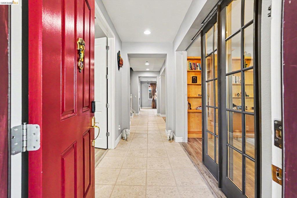 1637 Lillian St