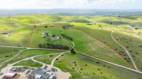 Photo of 3505 Landmark Pl, Paso Robles, CA 93446 (MLS # NS26020742)