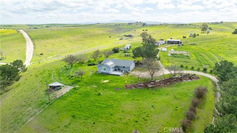 Photo of 3505 Landmark Pl, Paso Robles, CA 93446 (MLS # NS26020742)
