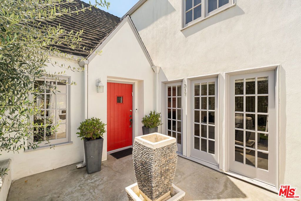 Photo of 317 S Swall Drive, Beverly Hills, CA 90211 (MLS # 26672925)