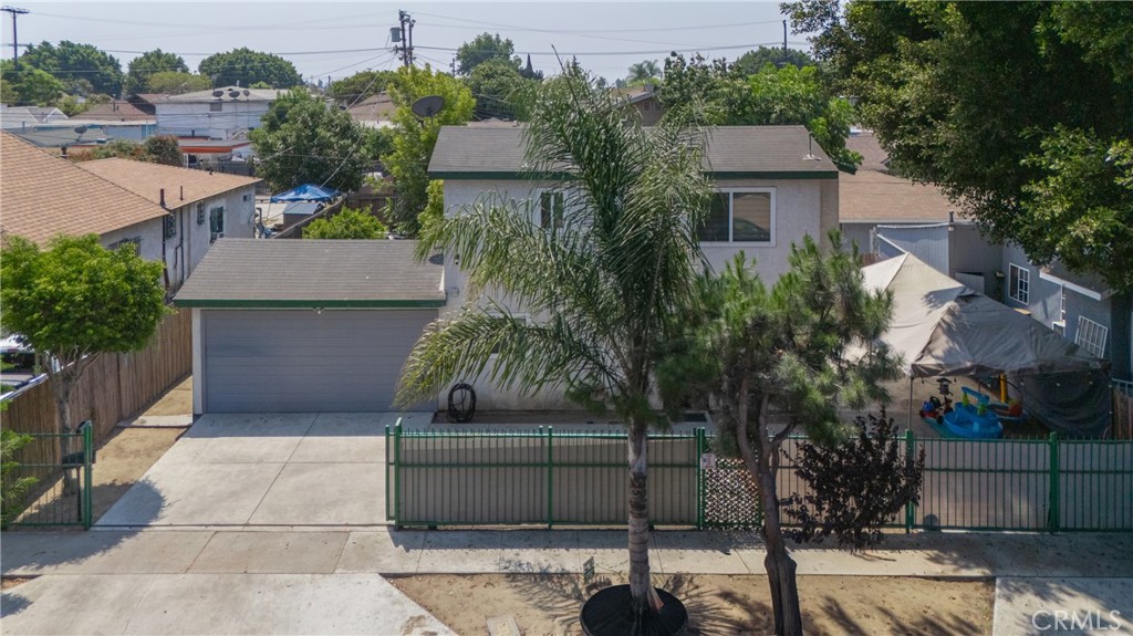 Welcome to this beautifully updated two-story home offering modern comfort in the heart of Los Angeles. Featuring 2 spacious bedrooms and 2 full bathrooms, this move-in ready residence is perfect for those seeking both style and functionality.Step inside to find a thoughtfully renovated interior with an open-concept layout, contemporary finishes, and mini-split HVAC units in each room for personalized climate control year-round. The sleek kitchen boasts updated cabinetry, countertops, and stainless steel appliances—ideal for everyday living and entertaining.Enjoy the privacy of a fully fenced property with a low-maintenance back and side yard, providing the perfect outdoor space for relaxing, gardening, or hosting guests.Property also boasts 2 driveway entrances. The two-story layout offers a natural separation of living and sleeping areas, making it a great fit for families, roommates, or a work-from-home lifestyle.Located near local shops, dining, parks, and easy freeway access, this home delivers the best of L.A. living in a quiet, residential setting.
Don’t miss your chance to own this turnkey gem—schedule your private showing today!