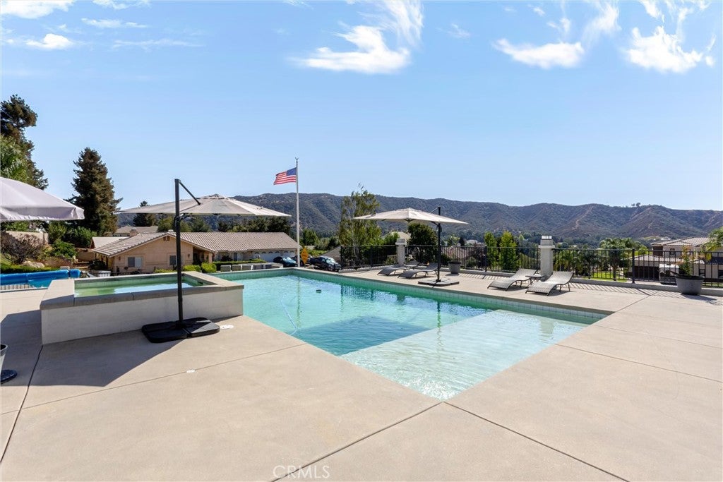 13582 Oak Hill Court