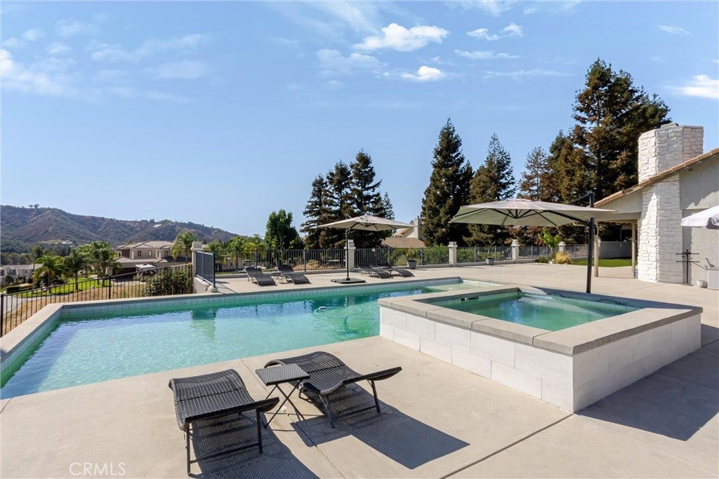 13582 Oak Hill Court