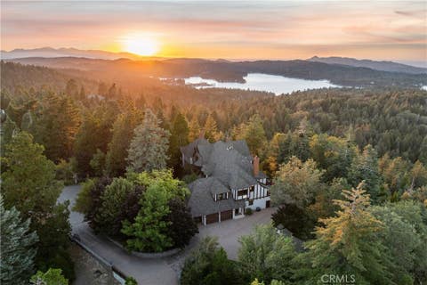 Photo of 29162 Bald Eagle Ridge Rdg, Lake Arrowhead, CA 92352 (MLS # IG26173867)