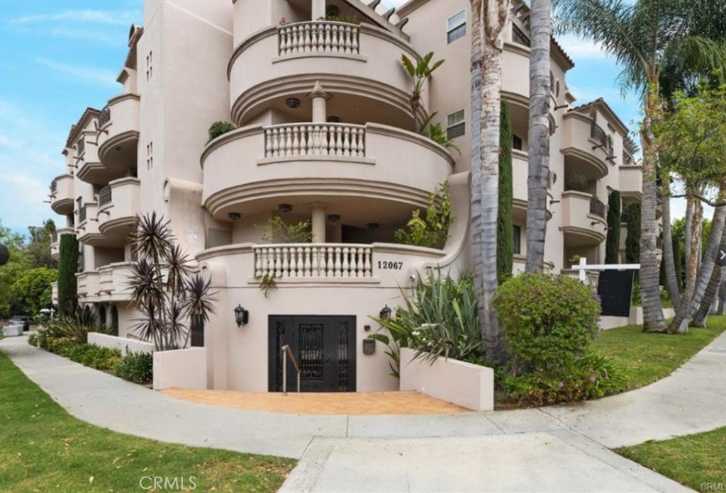 Photo 1 of 20 — 12067 Guerin Street 305, Studio City, CA 91604