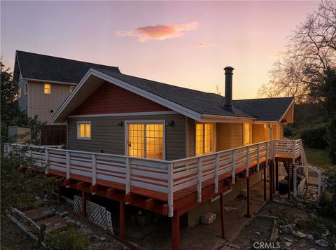 Photo of 27486 Oakwood Dr, Lake Arrowhead, CA 92352 (MLS # IG25216638)
