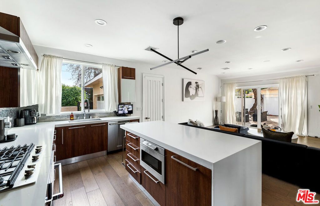 Photo of 12504 Kling Street, Studio City, CA 91604 (MLS # 25607771)