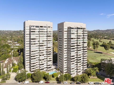 Photo of 865 Comstock Avenue #9D, Los Angeles, CA 90024 (MLS # 26102270)