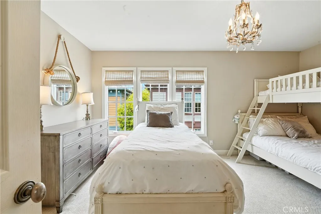 Corona del Mar, California 92625, United States, 2 Bedrooms Bedrooms, ,3 BathroomsBathrooms,Residential,Active,161398