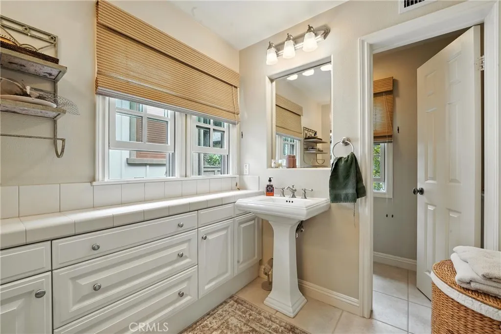 Corona del Mar, California 92625, United States, 2 Bedrooms Bedrooms, ,3 BathroomsBathrooms,Residential,Active,161398