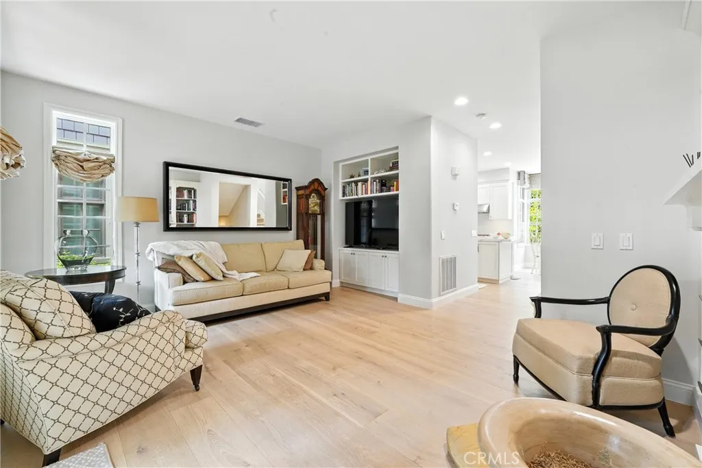 Corona del Mar, California 92625, United States, 2 Bedrooms Bedrooms, ,3 BathroomsBathrooms,Residential,Active,161398