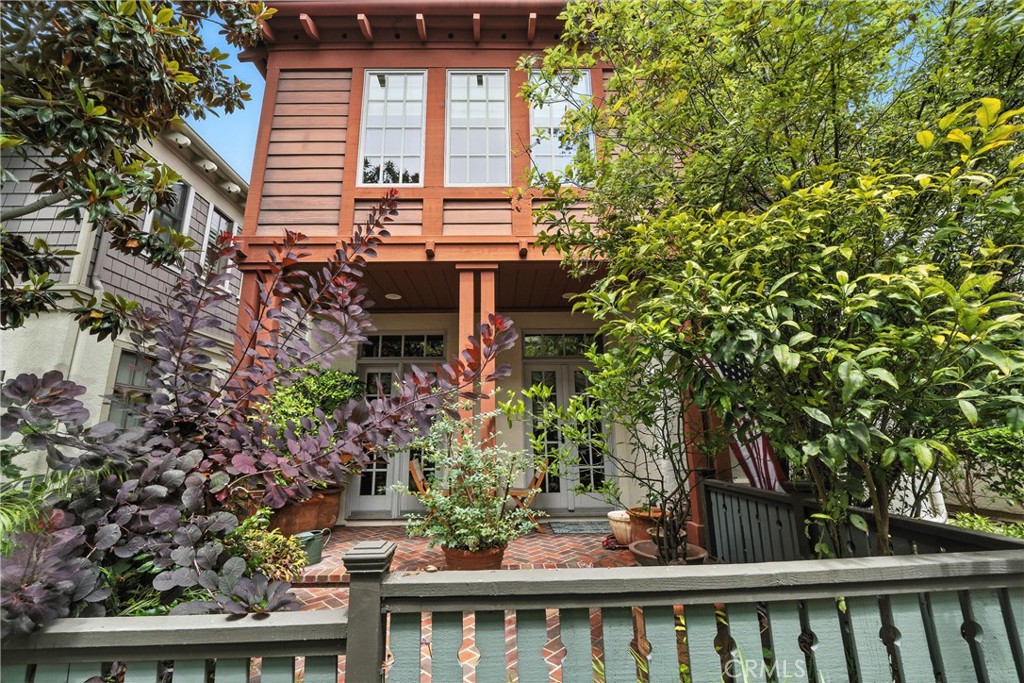 2616 BUNGALOW Place