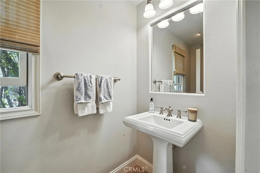 Corona del Mar, California 92625, United States, 2 Bedrooms Bedrooms, ,3 BathroomsBathrooms,Residential,Active,161398
